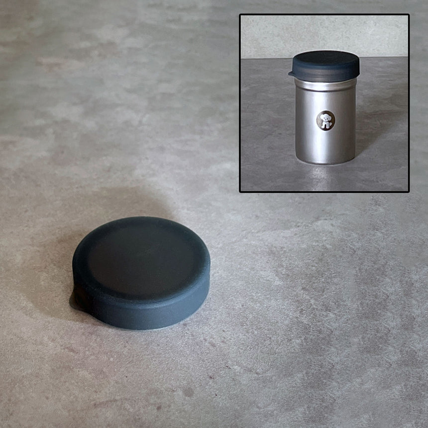 Silicone cover for seasoning cans